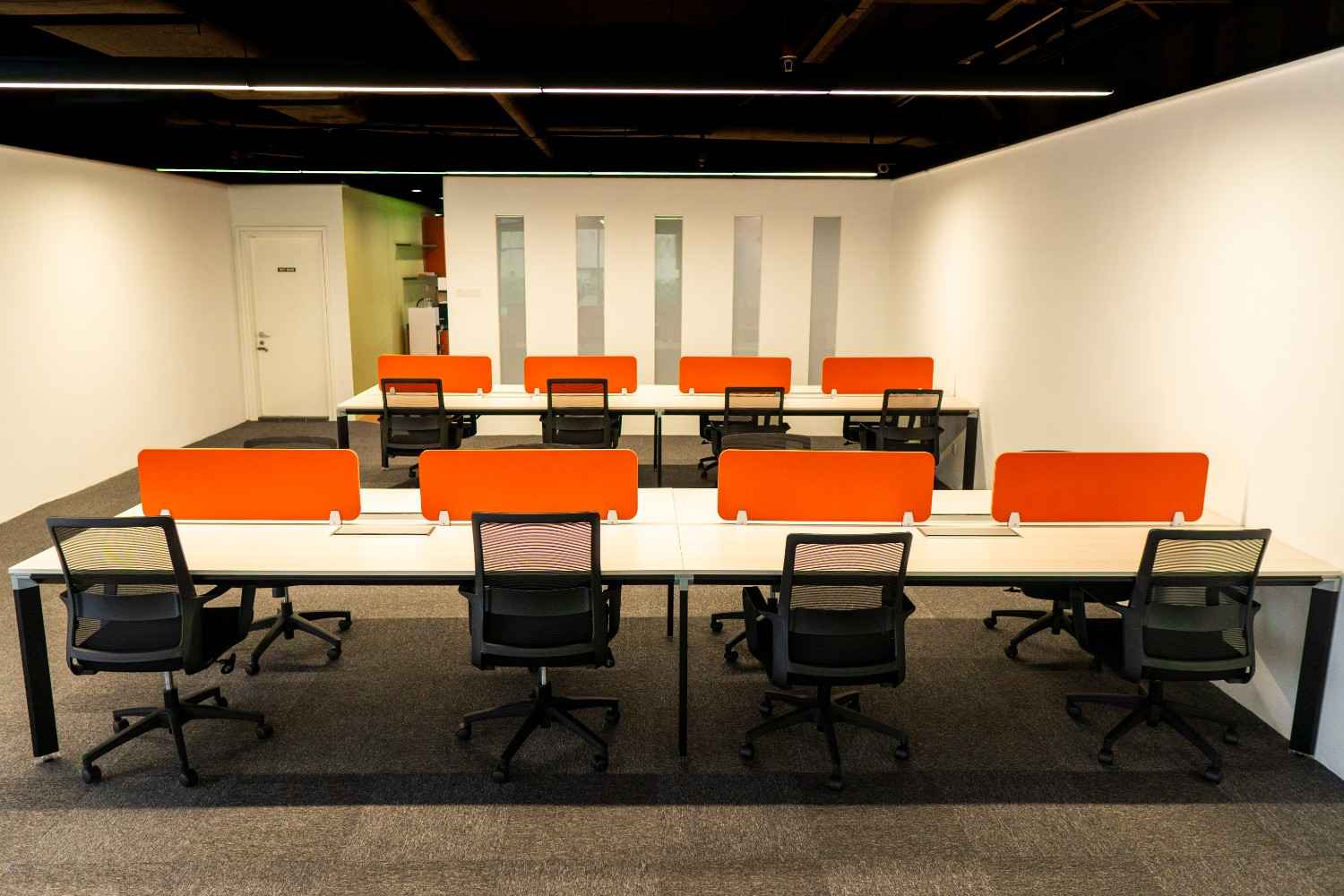 FIXED DESK – For the Resident Professional